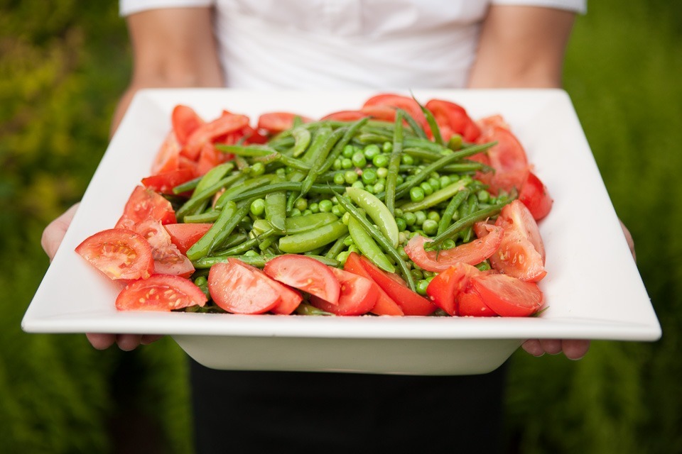 tomato and green pea salad